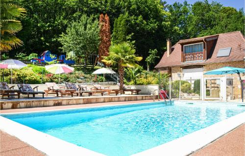 Beautiful Home In Blis Et Born With 4 Bedrooms, Private Swimming Pool And Outdoor Swimming Pool : Maisons de vacances proche d'Antonne-et-Trigonant