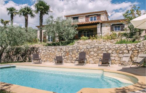 Nice home in Fayence with 5 Bedrooms, WiFi and Outdoor swimming pool : Maisons de vacances proche de Tourrettes