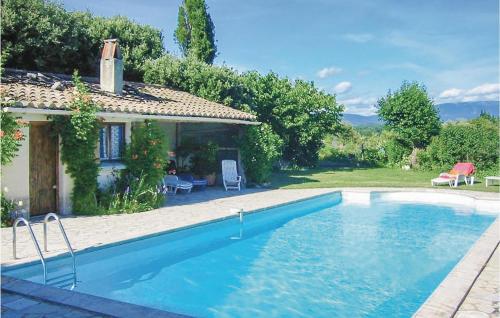 Beautiful home in Grignan with WiFi and Outdoor swimming pool : Maisons de vacances proche de Salles-sous-Bois