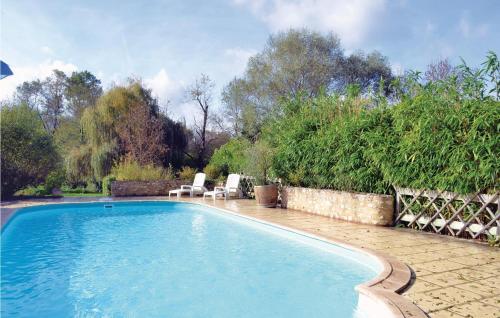 Nice home in Monestier with 2 Bedrooms, WiFi and Outdoor swimming pool : Maisons de vacances proche de Loubès-Bernac