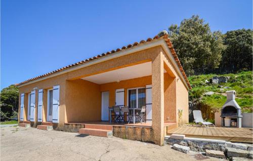 Awesome home in Casalabriva with 3 Bedrooms and WiFi : Maisons de vacances proche de Casalabriva