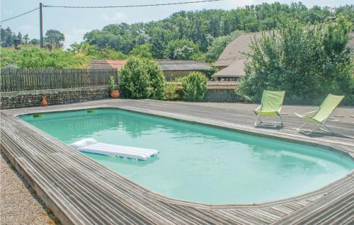 Nice home in Sombrun with 4 Bedrooms, WiFi and Outdoor swimming pool : Maisons de vacances proche de Mont-Disse