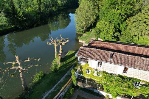Le Gué Renard-un Balcon Sur La Charente : Maisons de vacances proche de Chassors