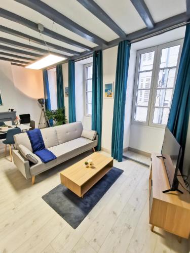 Appartement Ma Douce Charente - Superbe T3 Design et Fonctionnel - Hyper Centre à Saintes : Appartements proche de Vénérand