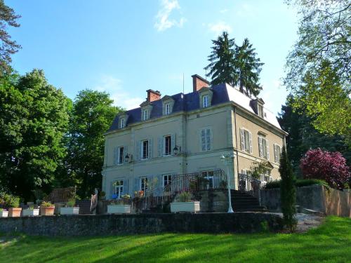 Château de MontSablé : B&B / Chambres d'hotes proche d'Orléat