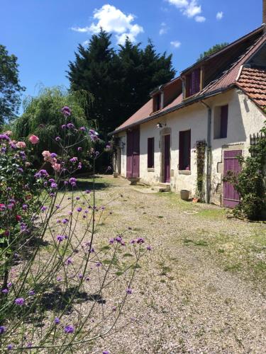 Gîte Les Tazons - Pays de George Sand : Maisons de vacances proche de Lys-Saint-Georges