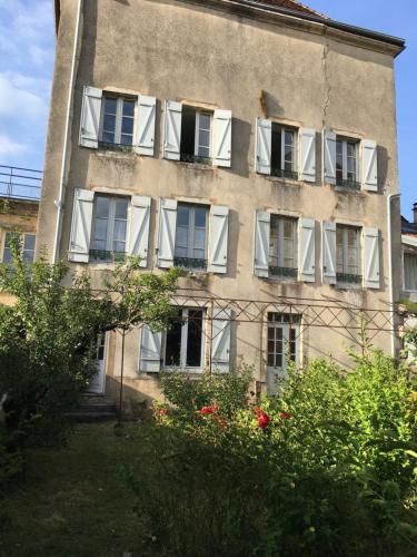 Grand appartement tout confort en plein coeur d'Arbois : Appartements proche de Chissey-sur-Loue