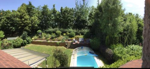 Une belle chambre au calme la piscine sera réparée mi juillet : Sejours chez l'habitant proche d'Ormesson-sur-Marne
