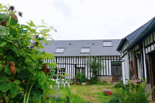 Maison de 4 chambres avec jardin clos a Sassetot le Mauconduit a 1 km de la plage : Maisons de vacances proche d'Ancretteville-sur-Mer