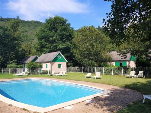 Village de 19 gites avec Piscine et restaurant, Grand Vabre Nature : Maisons de vacances proche de Saint-Cyprien-sur-Dourdou