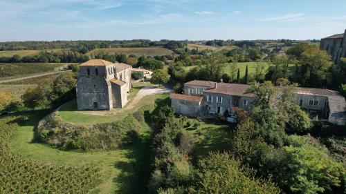 Romantic Gite nr St Emilion with Private Pool and Views to Die For : Maisons de vacances proche de Pessac-sur-Dordogne