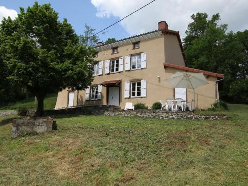 Gîte Mazerat-Aurouze, 5 pièces, 9 personnes - FR-1-582-217 : Maisons de vacances proche de Lavoûte-Chilhac