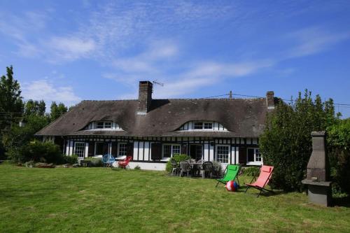 Belle Longère normande, cheminée et jardin arboré : Maisons de vacances proche d'Autigny