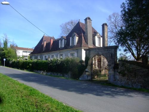 LA GRANGE DES PÈRES - SÉJOURNEZ DANS UNE AUTHENTIQUE CHARTREUSE DU XVIIIème SIECLE : Villas proche de Mouzens