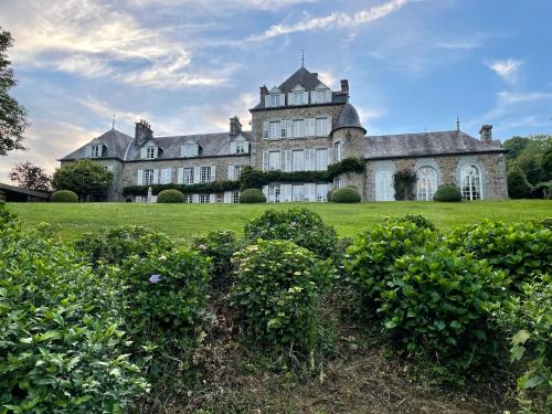 Chateau La Rametiere : B&B / Chambres d'hotes proche de Le Mesnil-Ozenne