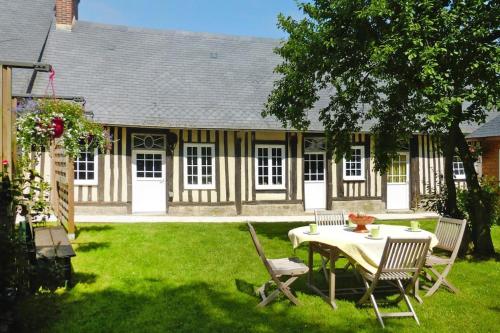 Semi-detached house, Crasville-la-Rocquefort : Maisons de vacances proche de Canville-les-Deux-Églises