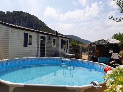 Bungalow de 3 chambres avec piscine privee a Gemenos : Maisons de vacances proche de Cuges-les-Pins