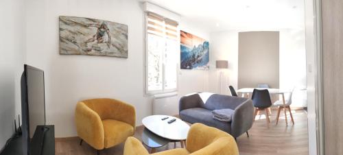 Joli appartement rénové avec terrasse : Appartements proche de Feissons-sur-Salins