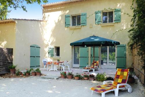Semi-detached house, Beaucaire : Maisons de vacances proche de Bellegarde