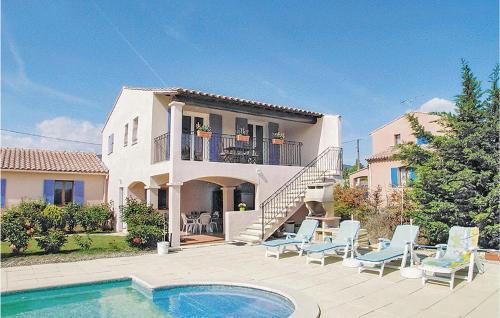 Awesome Home In Lauris With 2 Bedrooms, Wifi And Private Swimming Pool : Maisons de vacances proche de Puyvert