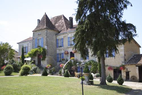 Manoir La Breuille : B&B / Chambres d'hotes proche de Montmoreau-Saint-Cybard