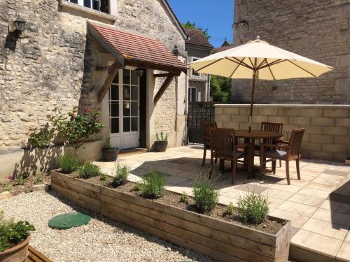Holiday Home The Old Bakery by Interhome : Maisons de vacances proche de Chemilly-sur-Serein
