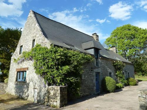 Spacious Longere,heated swimming pool, idyllic setting, Southern Brittany, FR : Maisons de vacances proche de Le Cours