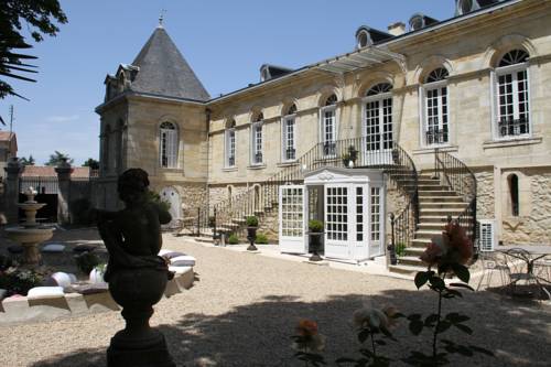 Chambres d'Hotes La Chartreuse des Eyres : B&B / Chambres d'hotes proche de Castres-Gironde