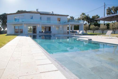 Luxurious sea view villa outside infinity pool - indoor pool : Villas proche de Biot