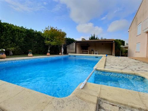 Splendide maison pour 10 personnes avec pisicne privée et grands espaces : Maisons de vacances proche de Lespignan