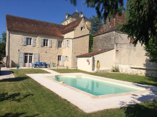 Villa de 3 chambres avec piscine privee jardin clos et wifi a Montfaucon : Villas proche de Ginouillac