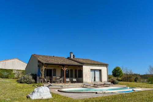 Le Chêne - Maison 8 pers piscine privée tennis : Maisons de vacances proche de Chalais