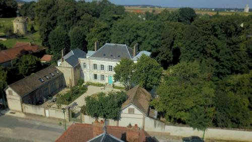YXIE - Manoir des Arts : B&B / Chambres d'hotes proche de Courlon-sur-Yonne