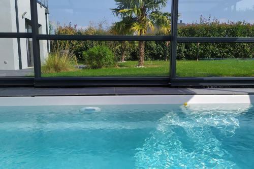 villa au coeur du d-day piscine jacuzzi : Maisons de vacances proche de Bénouville