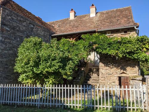Les Glycines - Collection of 3 houses to sleep 12 : Maisons de vacances proche de Jully-lès-Buxy