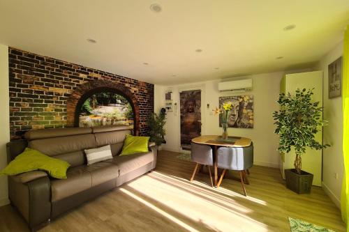 Splendid studio with AC and terrace - Dodo et Tartine : Appartements proche de Cadolive