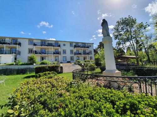 Résidence Espéraza : Appartements proche de Belvianes-et-Cavirac