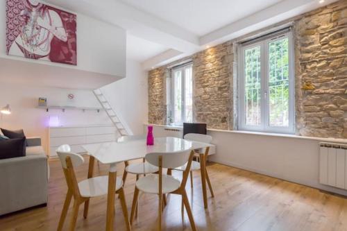 Calm in the city center of Lyon : Appartements proche d'Écully