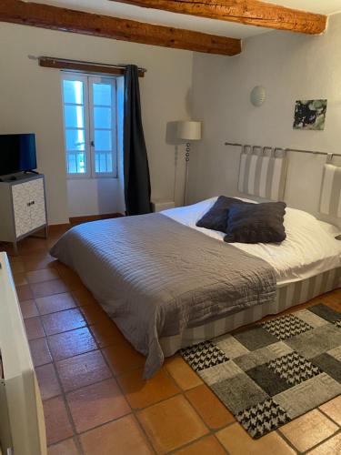 Pegau Bed Room : B&B / Chambres d'hotes proche de Châteauneuf-du-Pape