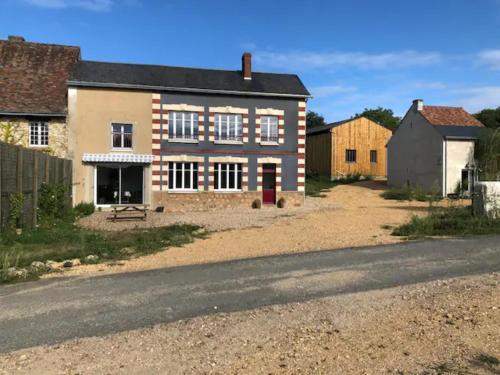 Gîte du poussin bleu : Maisons de vacances proche de La Bruère-sur-Loir