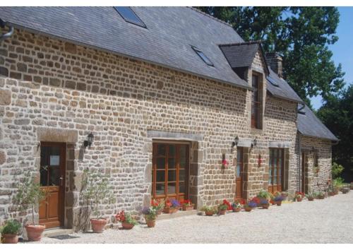 Gites Les Coudreaux : Maisons de vacances proche de Saint-Fraimbault-de-Prières