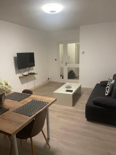 Superbe appartement spacieux avec parking et jardin privé : Appartements proche de Houplin-Ancoisne