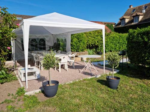 Gîte avec piscine 15 personnes : Maisons de vacances proche de Saint-Étienne-en-Bresse