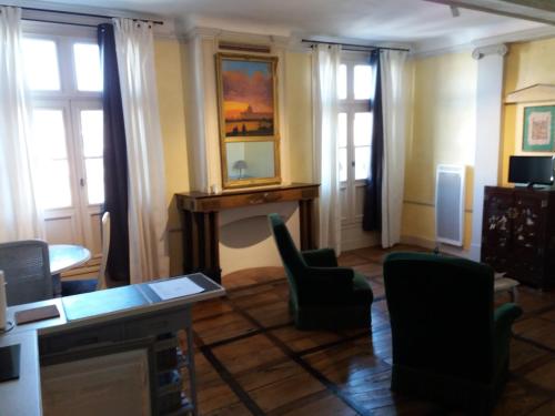 Studio de Tourisme Tilleuls : Appartements proche de Horsarrieu