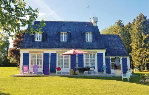 Beautiful home in Concarneau with 4 Bedrooms and WiFi : Maisons de vacances proche de Melgven