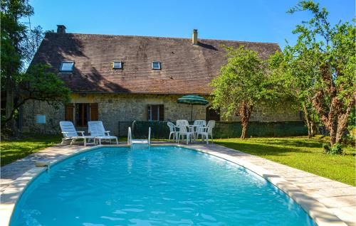Nice home in Saint Rabier with 4 Bedrooms and Outdoor swimming pool : Maisons de vacances proche de Granges-d'Ans