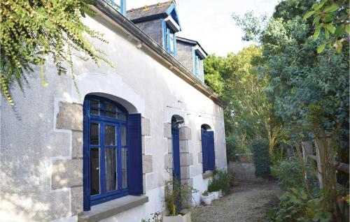 Awesome home in Plourivo with 2 Bedrooms : Maisons de vacances proche de Lézardrieux