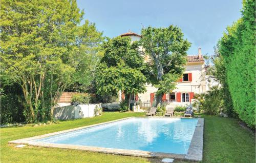 Beautiful Home In Aix En Provence With 4 Bedrooms, Wifi And Private Swimming Pool : Maisons de vacances proche d'Éguilles