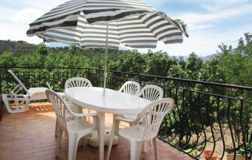 Awesome home in Valle di Rostino with 3 Bedrooms and WiFi : Maisons de vacances proche de Castineta