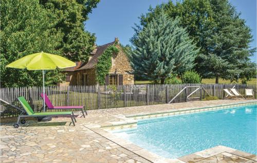 Stunning home in Campsegret with 4 Bedrooms, Private swimming pool and Outdoor swimming pool : Maisons de vacances proche de Saint-Félix-de-Villadeix